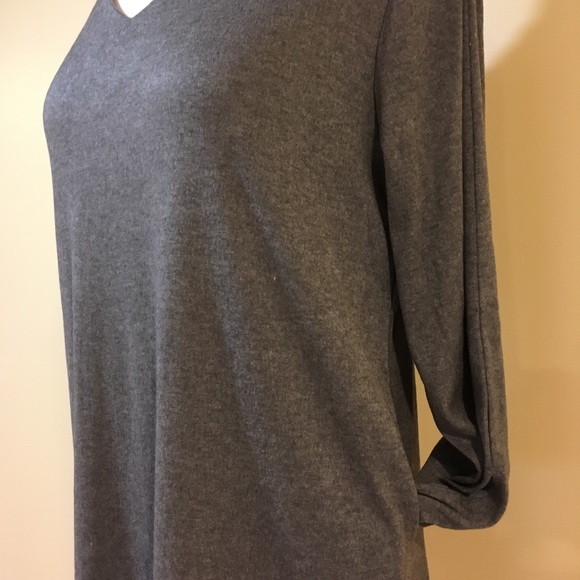 Split Bell Sleeve Choker Top w Pockets - Picture 5 of 6